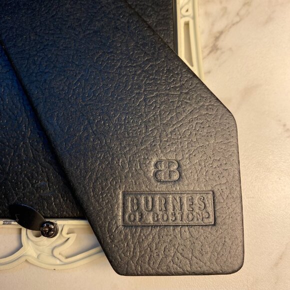 Picture Frame Metal Cream Color Leaf Design by Burns of Boston 4x6 - Picture 3 of 3